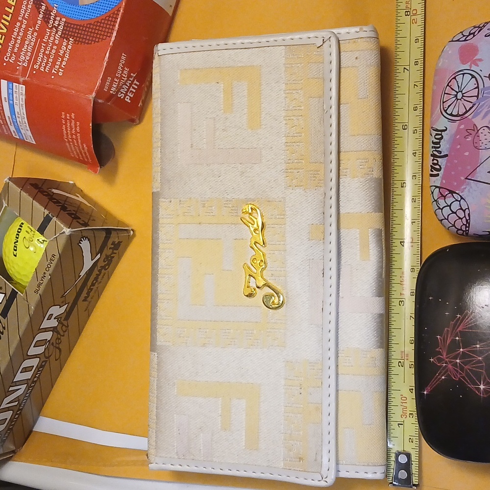 Assorted LOT!! (1 Wallet, 3 Golf Balls, 1Ankle Tensor & 2 Small Cases/w Mirrors) - Picture 17 of 17